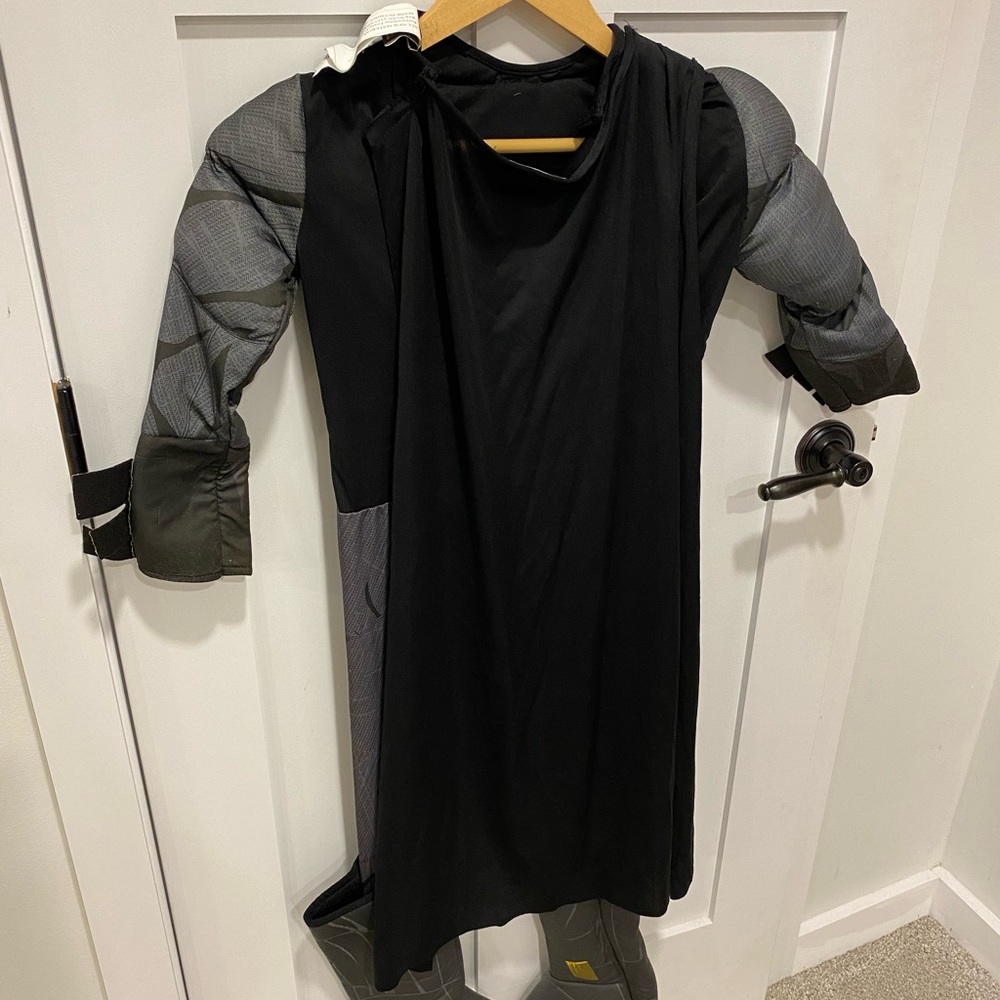 Deluxe Batman Costume ~ Medium - Picture 5 of 9